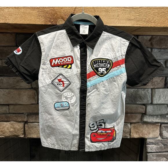 Boys Disney Store Cars Lightning McQueen Short Sleeve Button Shirt Sz 9 / 10 *A3 - Picture 1 of 4